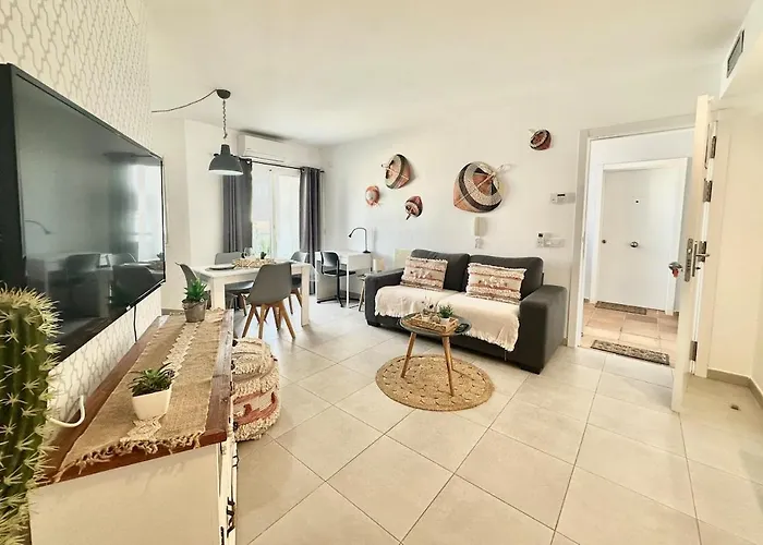 Candy Pop - Ac, High Speed Internet ,desk With Natural Light, Pool And Two Terraces דירה קורלחו