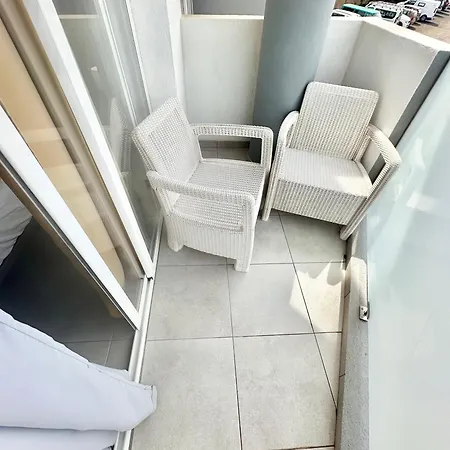 Candy Pop - Ac, High Speed Internet ,desk With Natural Light, Pool And Two Terraces Apartment