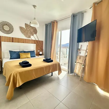 Apartment Candy Pop - Ac, High Speed Internet ,desk With Natural Light, Pool And Two Terraces
