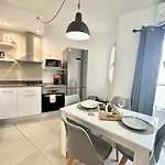 Candy Pop - Ac, High Speed Internet ,desk With Natural Light, Pool And Two Terraces דירה *
