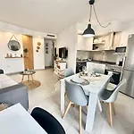 דירה Candy Pop - Ac, High Speed Internet ,desk With Natural Light, Pool And Two Terraces