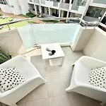דירה Candy Pop - Ac, High Speed Internet ,desk With Natural Light, Pool And Two Terraces *